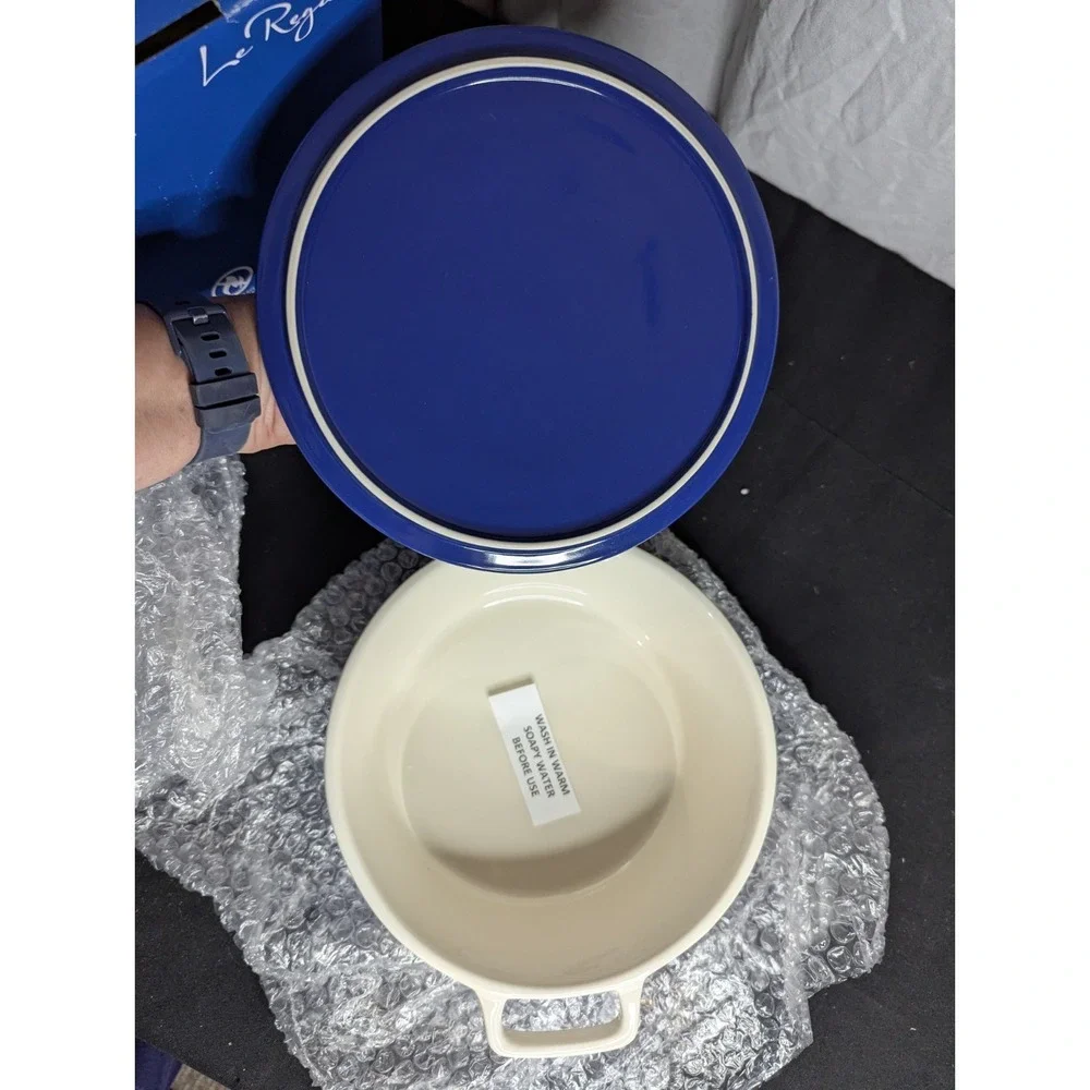 Le Regalo Stoneware 48oz Casserole handles lid Blue white oven microwave freezer